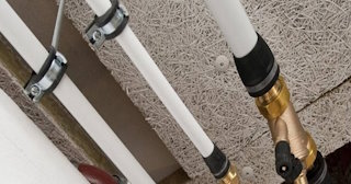 Замена труб водоснабжения в квартире: цена от 2034 руб. - СантехДомЧрм